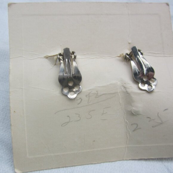 VTG AURORA BOREALIS CLIP-ON EARRINGS, ON ORIG. SALES CARD - Picture 2 of 3